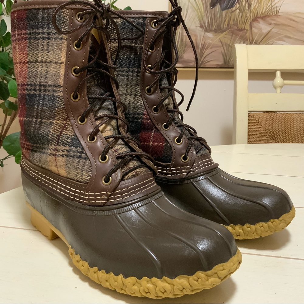LL Bean classic plaid shearing- lined winter duck boots.    9M